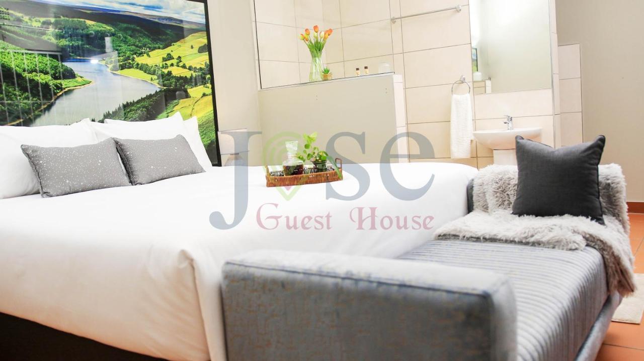 Jose Guesthouse Kempton Park Exterior foto